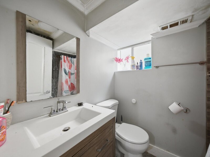 2935 W Howard Street Chicago IL 60645