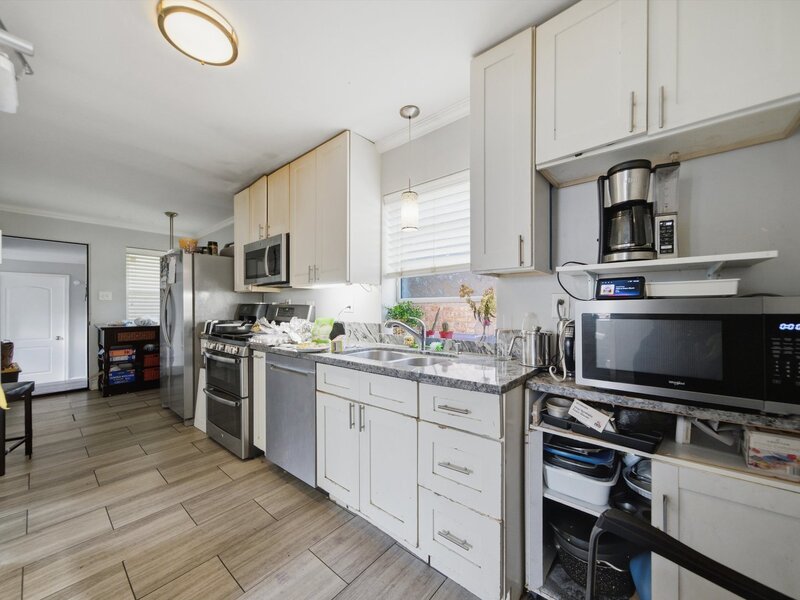 2935 W Howard Street Chicago IL 60645