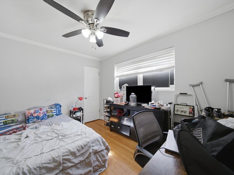 2935 W Howard Street Chicago IL 60645