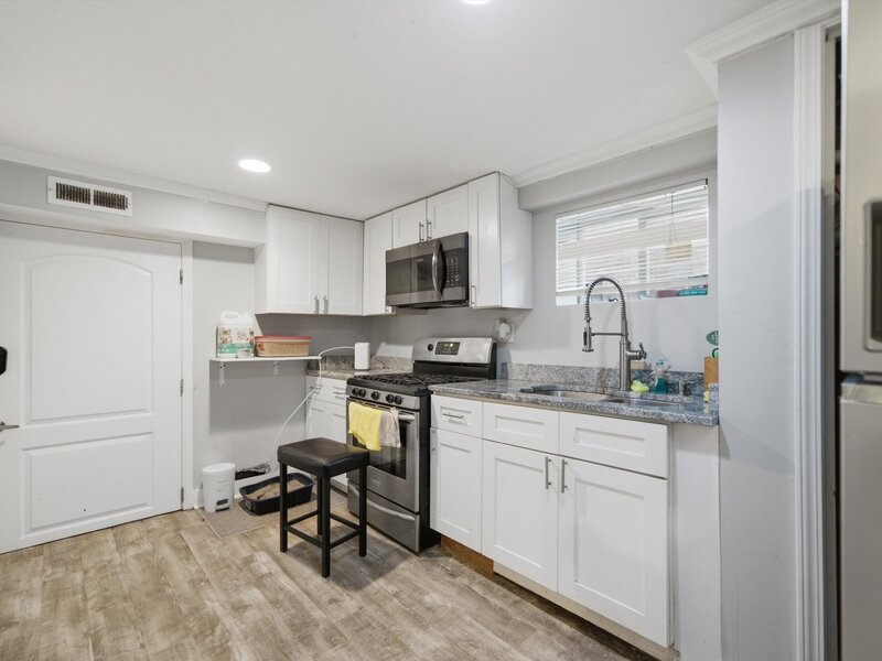 2935 W Howard Street Chicago IL 60645