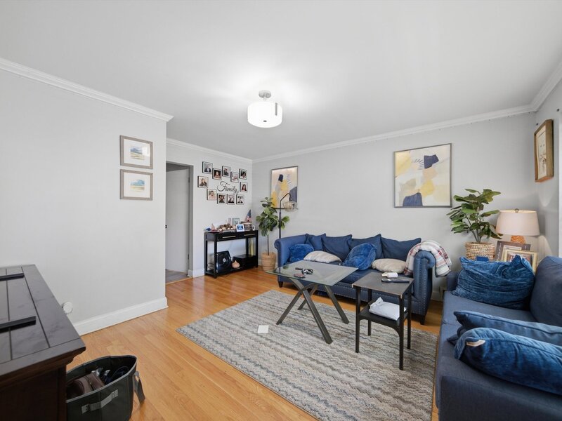 2935 W Howard Street Chicago IL 60645