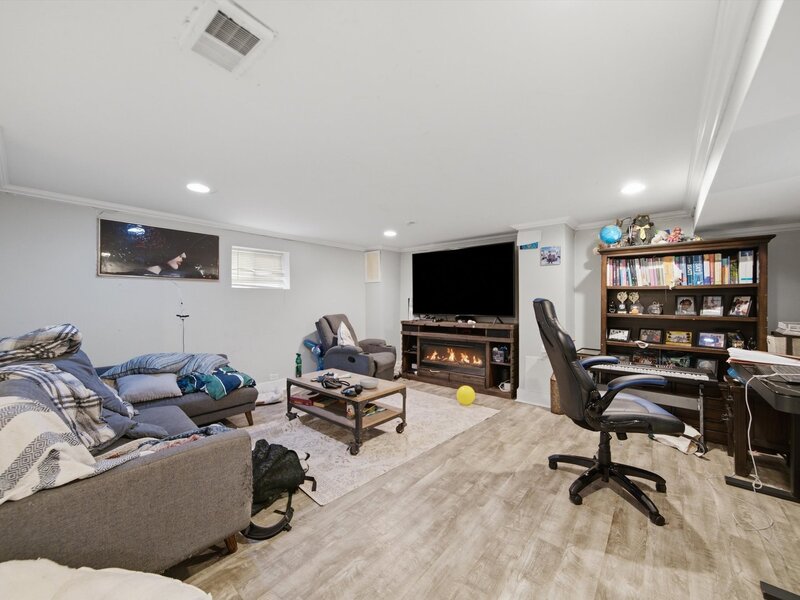 2935 W Howard Street Chicago IL 60645