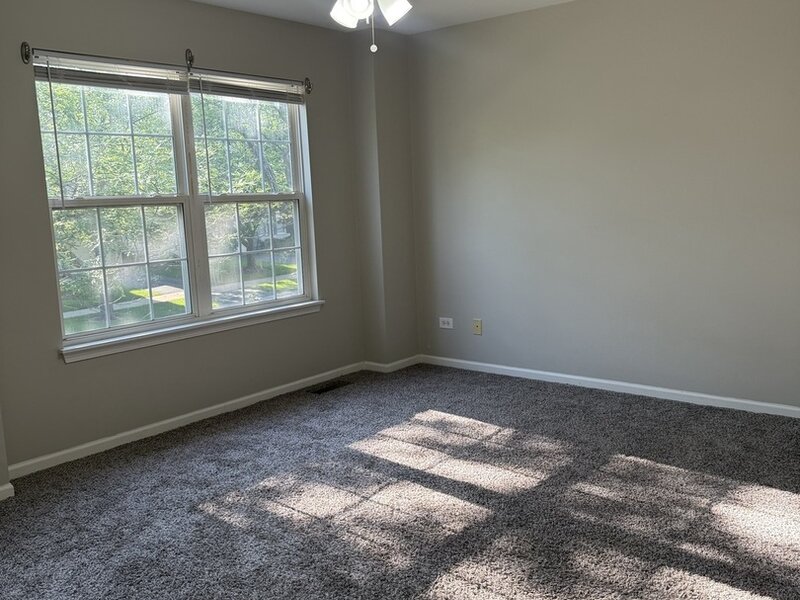 1233 N Split Oak Circle Round Lake Beach IL 60073