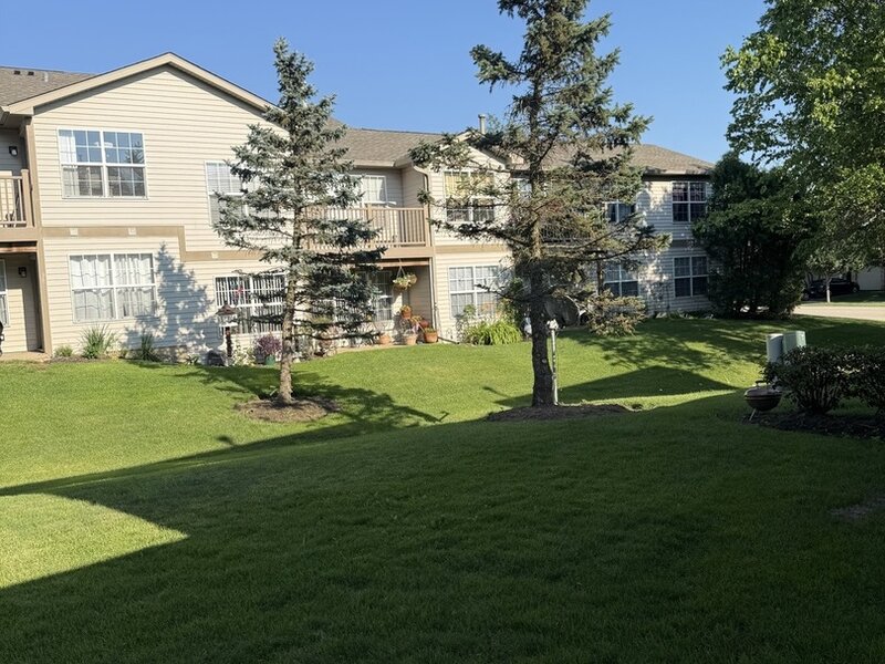 1233 N Split Oak Circle Round Lake Beach IL 60073