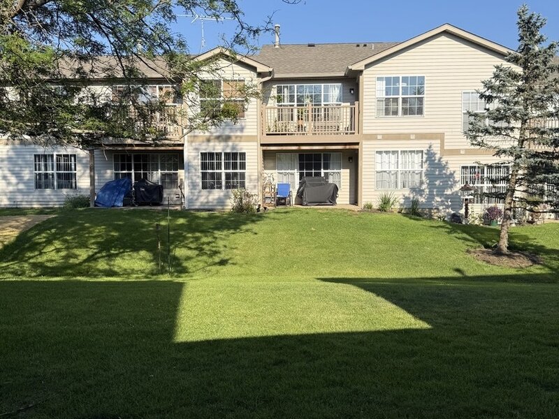 1233 N Split Oak Circle Round Lake Beach IL 60073