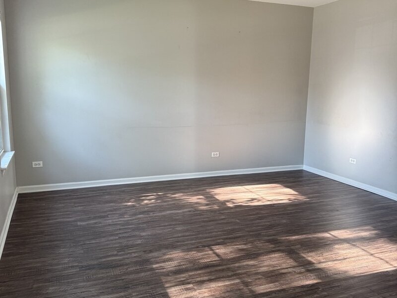 1233 N Split Oak Circle Round Lake Beach IL 60073