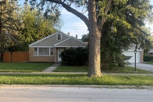 Photo of 10806 S Komensky Avenue Oak Lawn IL 60453