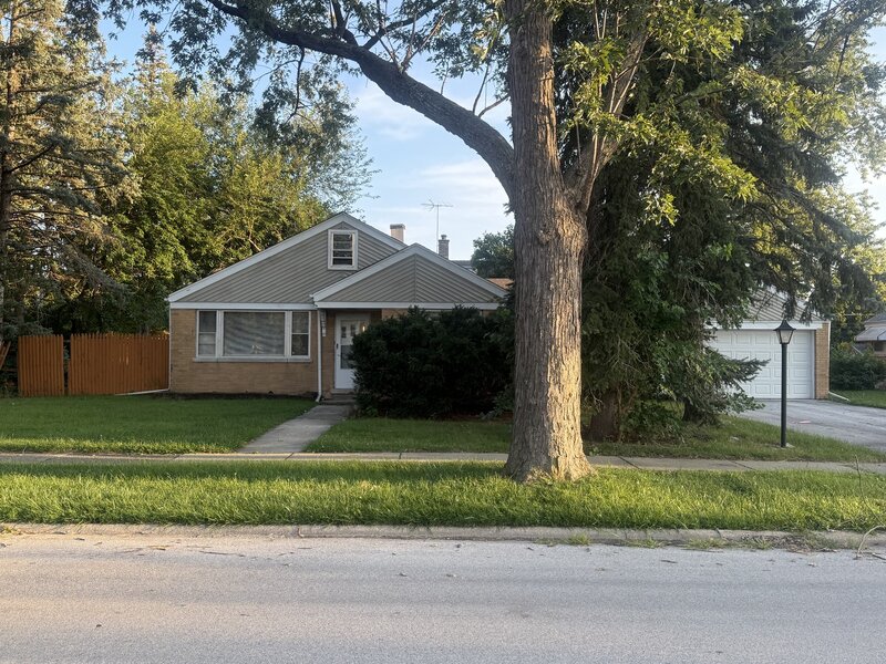 10806 S Komensky Avenue Oak Lawn IL 60453