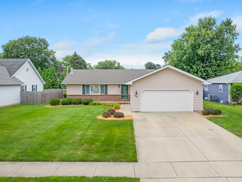 606 E Edgelawn Drive Plano IL 60545