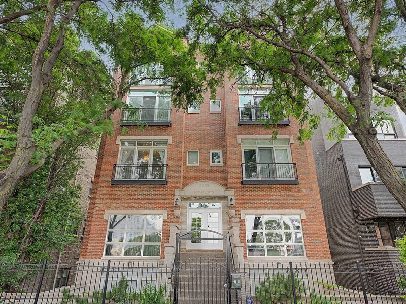 1335 N Mohawk Street Chicago IL 60610