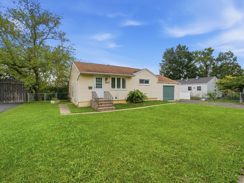 2123 N Mcaree Road Waukegan IL 60087