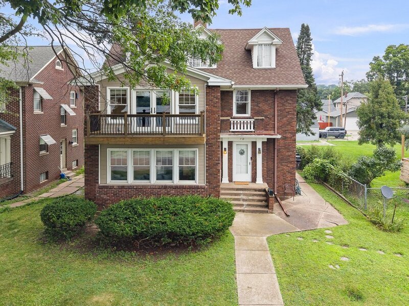 718 River Drive Bettendorf IA 52722