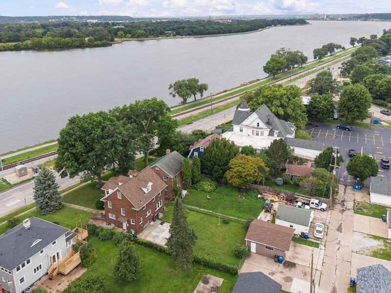 718 River Drive Bettendorf IA 52722