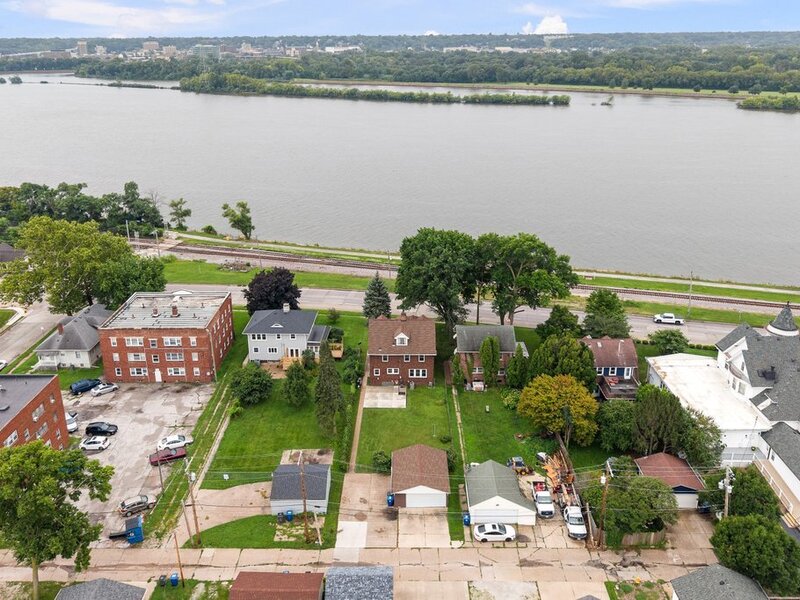 718 River Drive Bettendorf IA 52722