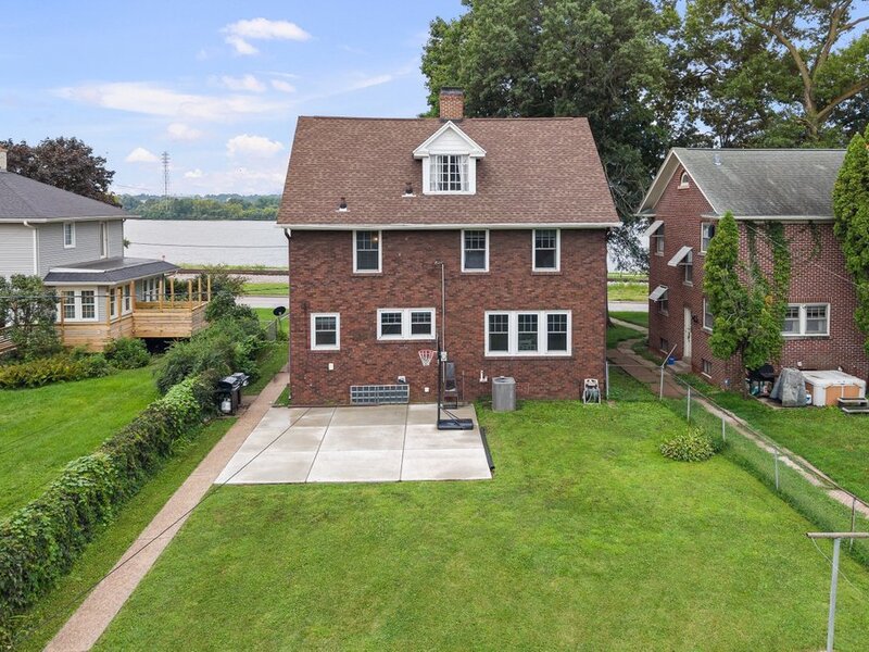 718 River Drive Bettendorf IA 52722