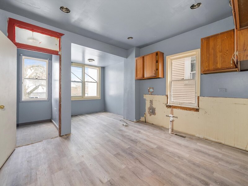 8545 S Saginaw Avenue Chicago IL 60617