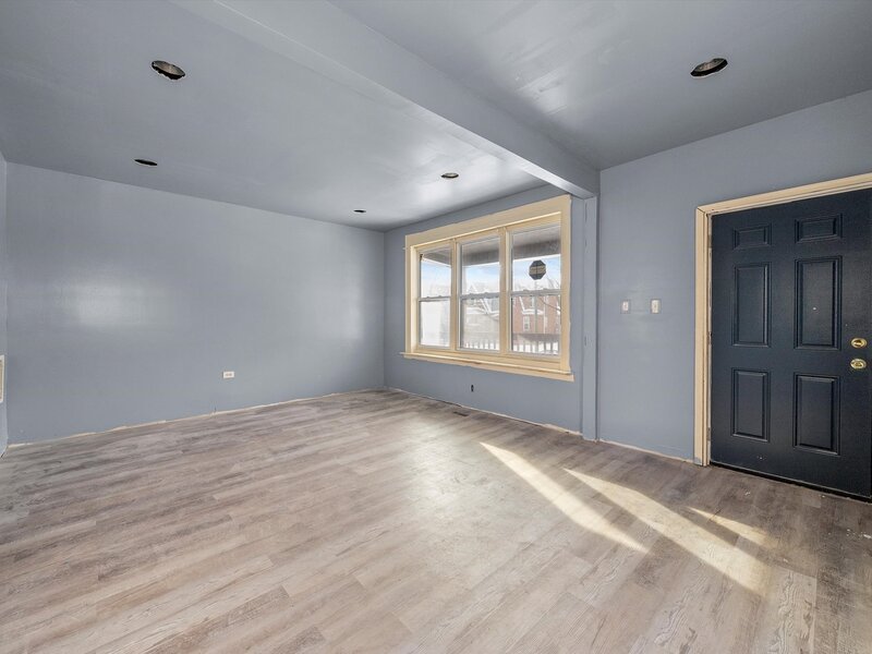 8545 S Saginaw Avenue Chicago IL 60617