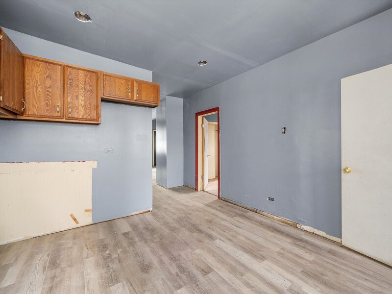 8545 S Saginaw Avenue Chicago IL 60617