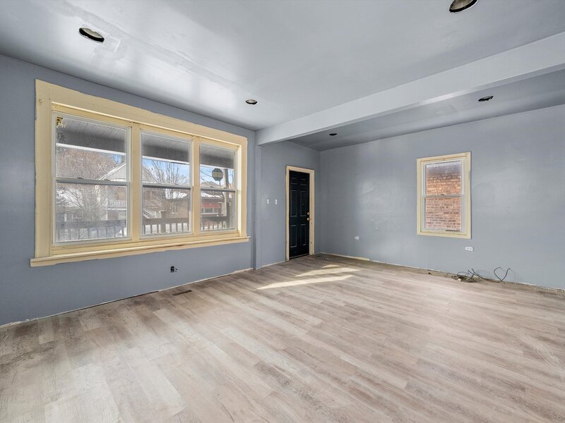 8545 S Saginaw Avenue Chicago IL 60617