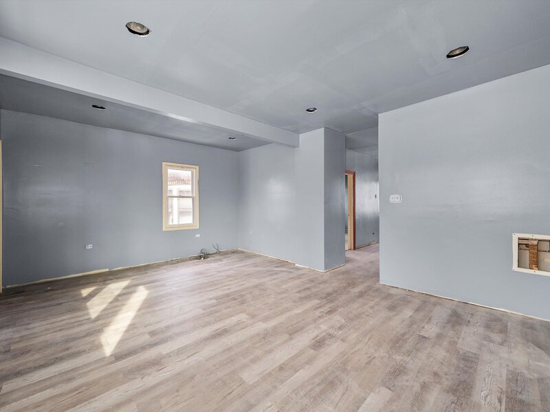 8545 S Saginaw Avenue Chicago IL 60617