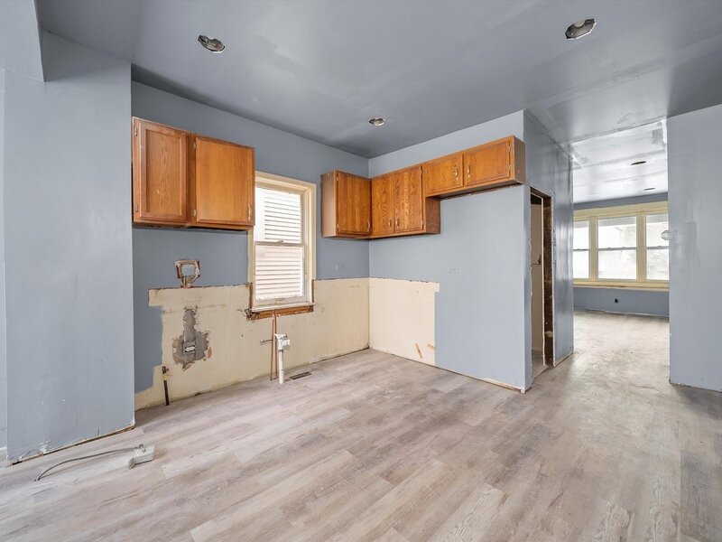 8545 S Saginaw Avenue Chicago IL 60617