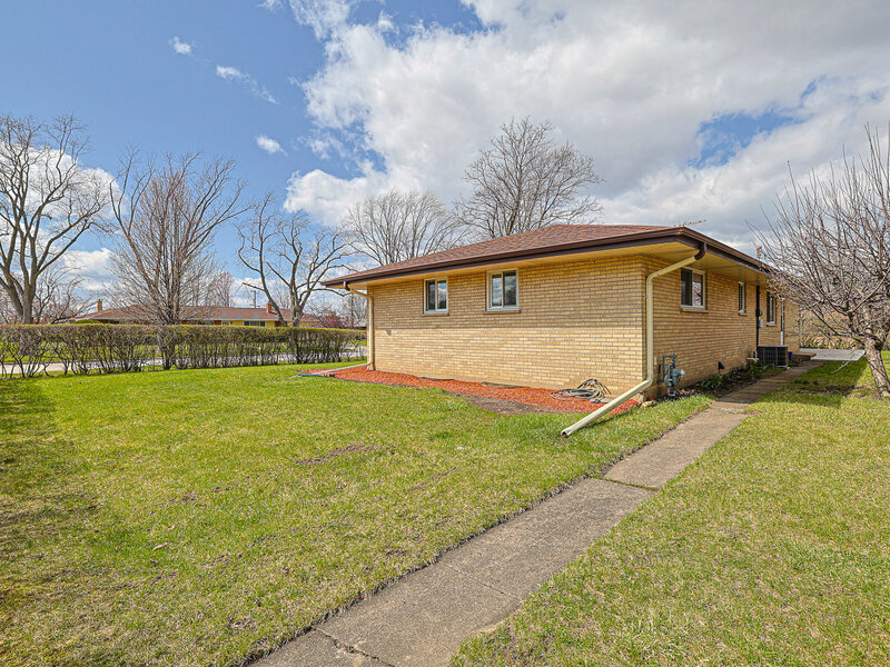 761 Marshall Drive Des Plaines IL 60016