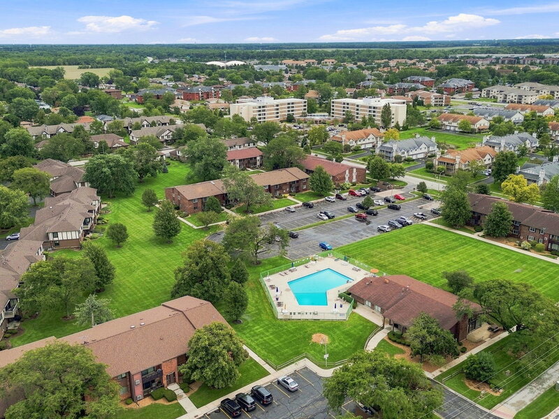 18075 Royal Oak Court Tinley Park IL 60477