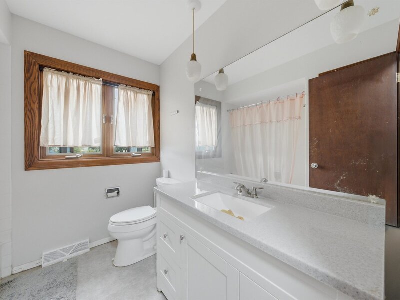 601 Honey Locust Lane Darien IL 60561