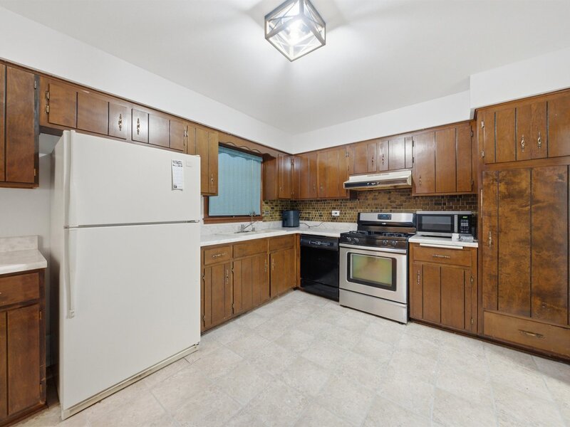 601 Honey Locust Lane Darien IL 60561