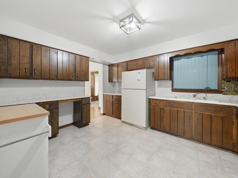 601 Honey Locust Lane Darien IL 60561