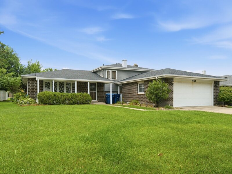 601 Honey Locust Lane Darien IL 60561