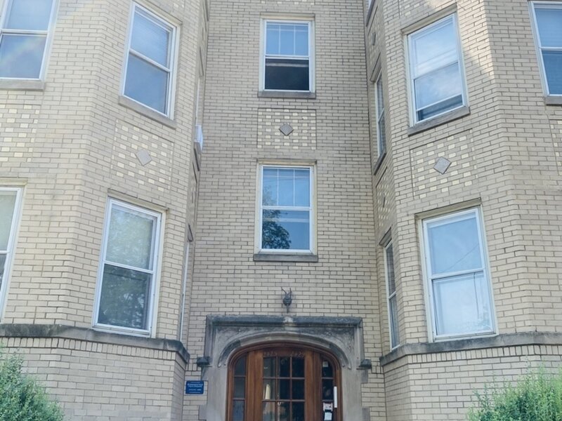 2429 W Foster Avenue Chicago IL 60625