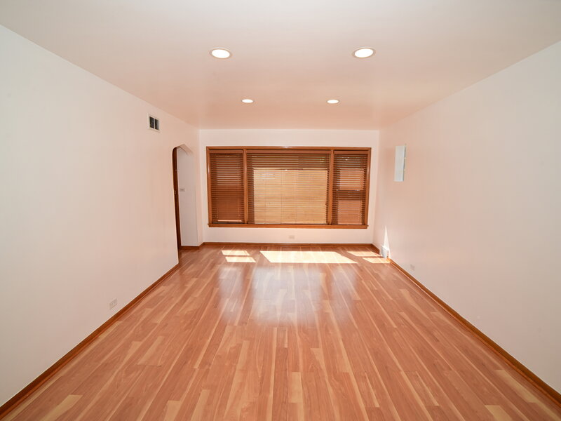 6211 N Nagle Avenue Chicago IL 60646