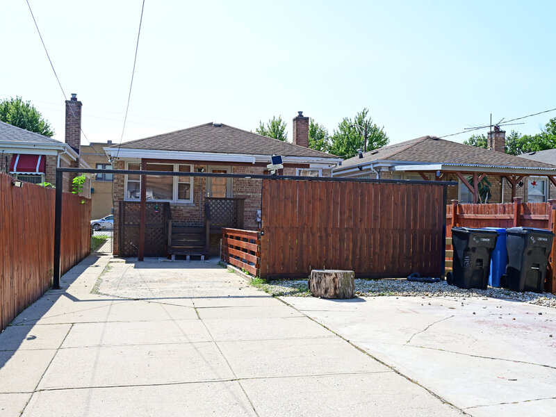 6211 N Nagle Avenue Chicago IL 60646