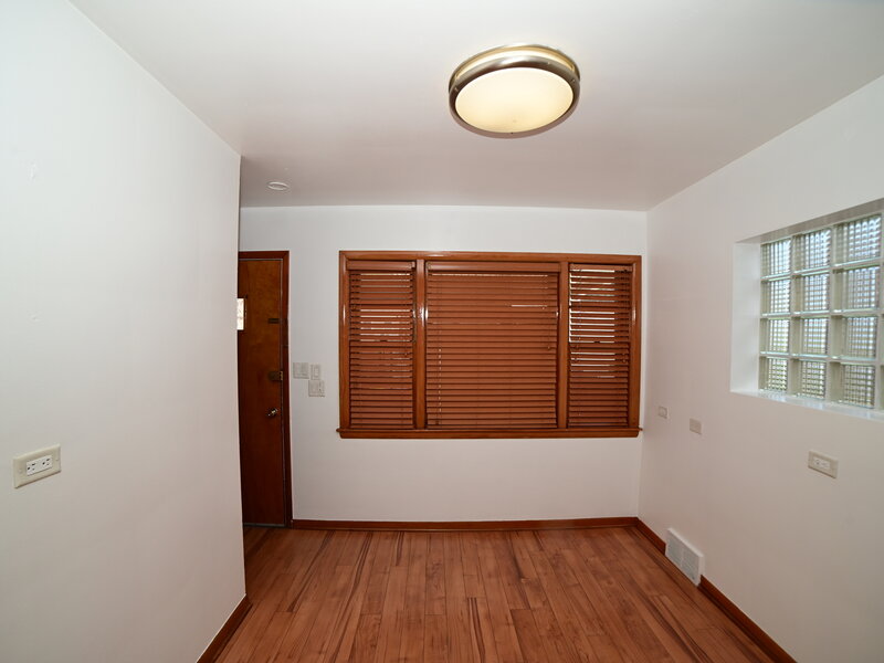 6211 N Nagle Avenue Chicago IL 60646