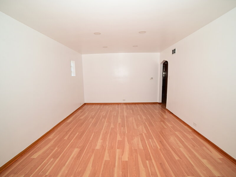 6211 N Nagle Avenue Chicago IL 60646