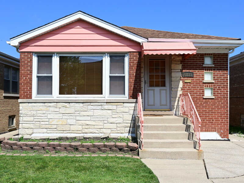 6211 N Nagle Avenue Chicago IL 60646