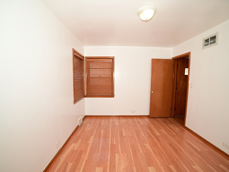 6211 N Nagle Avenue Chicago IL 60646