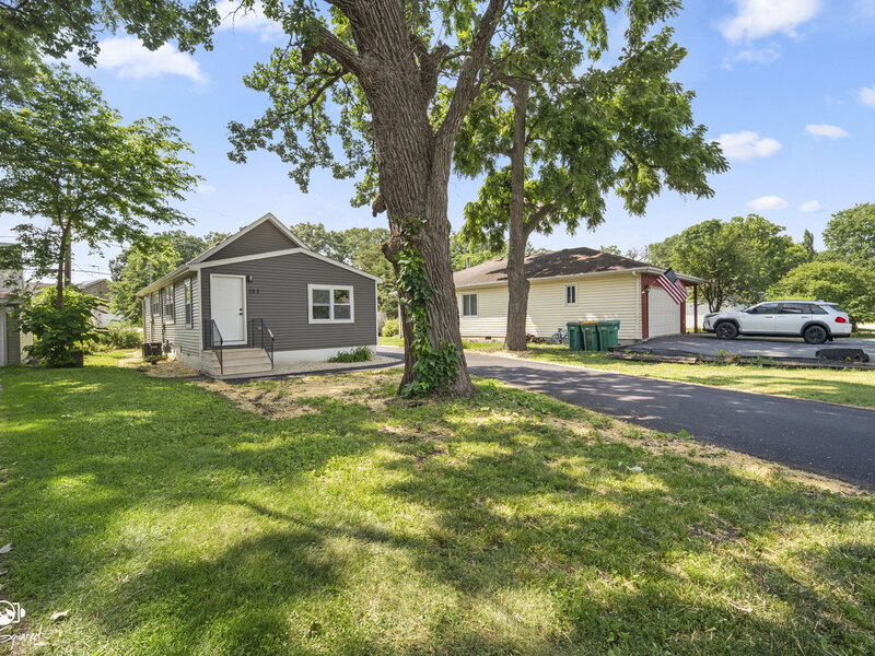 123 Picnic Street Shorewood IL 60404