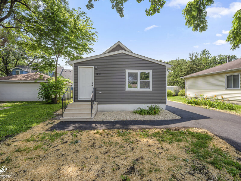 123 Picnic Street Shorewood IL 60404