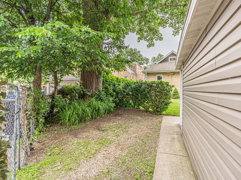 5830 N Nagle Avenue Chicago IL 60646