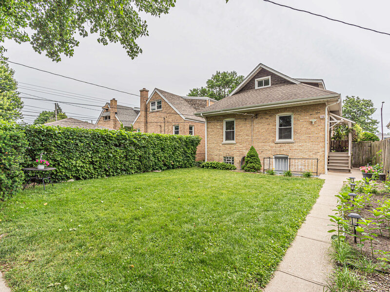 5830 N Nagle Avenue Chicago IL 60646