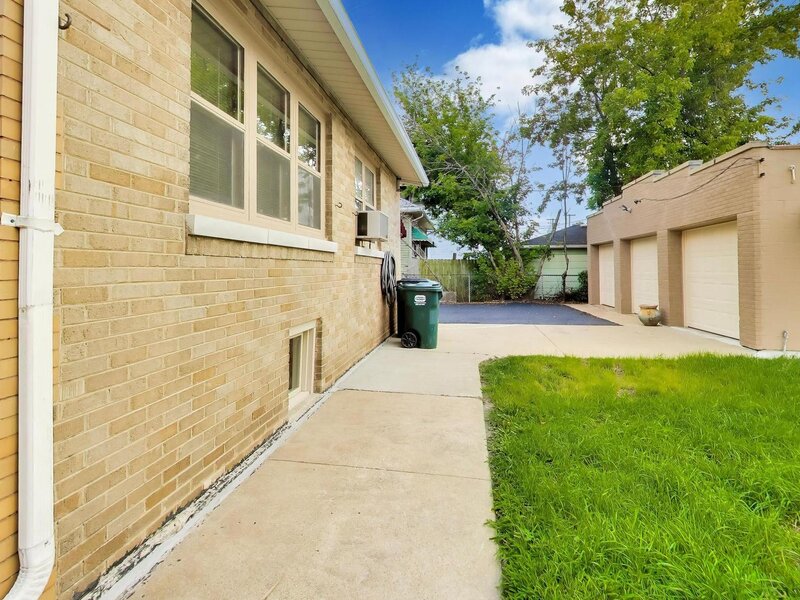 206 25th Avenue Bellwood IL 60104