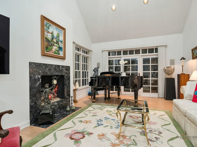 863 Gloucester Crossing Lake Forest IL 60045