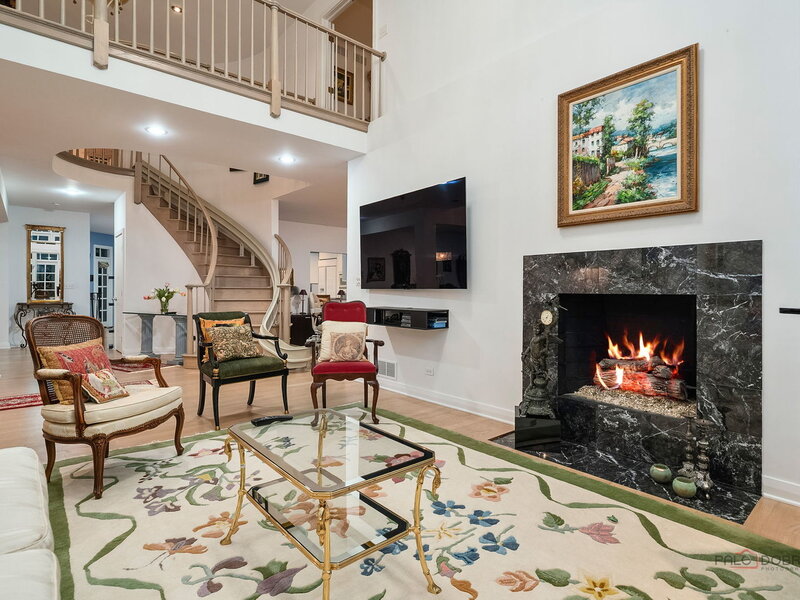 863 Gloucester Crossing Lake Forest IL 60045