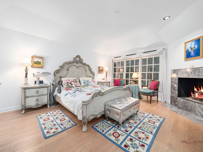 863 Gloucester Crossing Lake Forest IL 60045