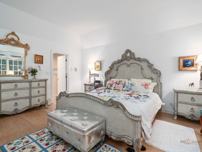 863 Gloucester Crossing Lake Forest IL 60045