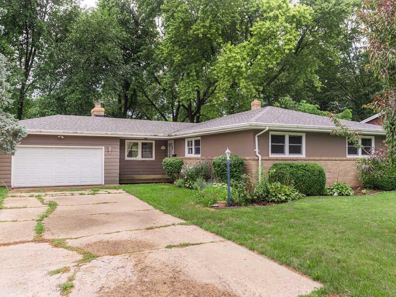216 Fairmont Drive Dekalb IL 60115
