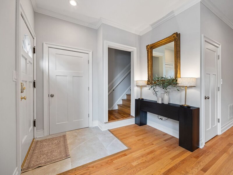 2215 W Roscoe Street Chicago IL 60618