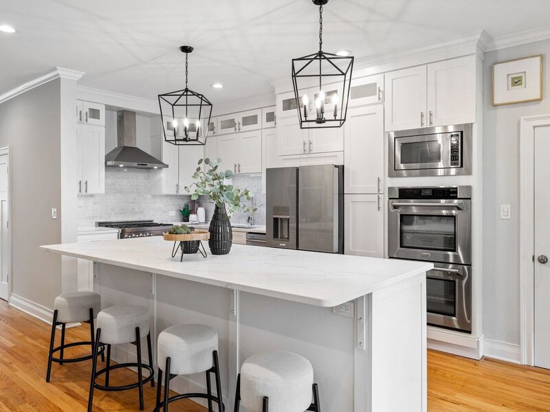 2215 W Roscoe Street Chicago IL 60618